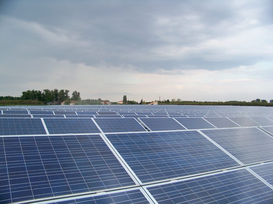 centrale au sol dans la ville de Guitinières