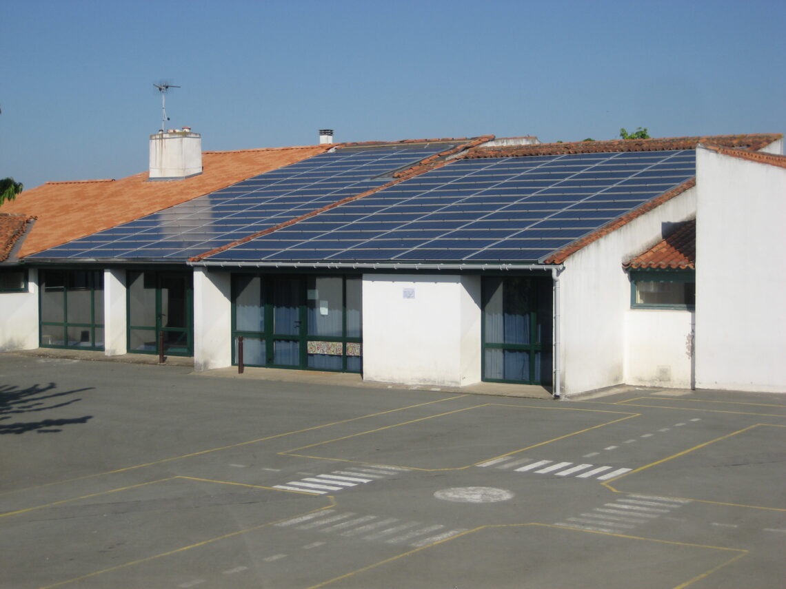 Centrale solaire dans la ville de Périgny