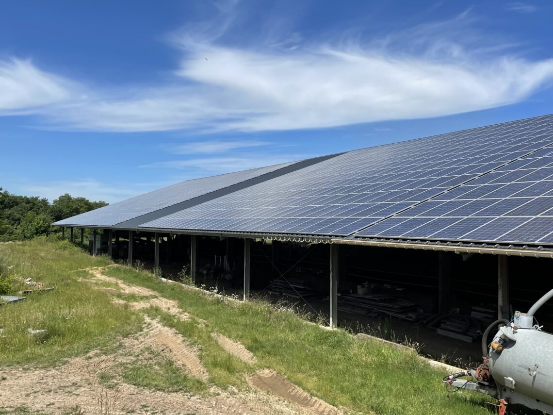 Centrale solaire Les Chomies dans la ville de Brizambourg
