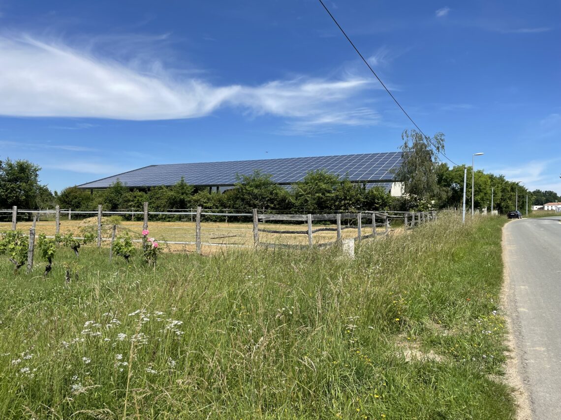 Centrale solaire Les Chomies dans la ville de Brizambourg